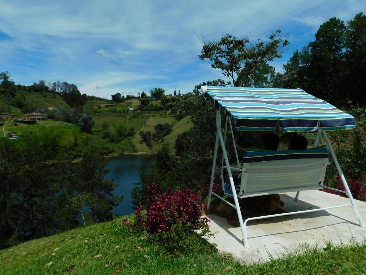 Bacoa Hostel Guatapé Dış mekan fotoğraf